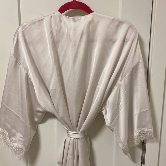 Victoria’s Secret Bride Robe White Silky lace trim sleeves & bottom knee length - Picture 6 of 7